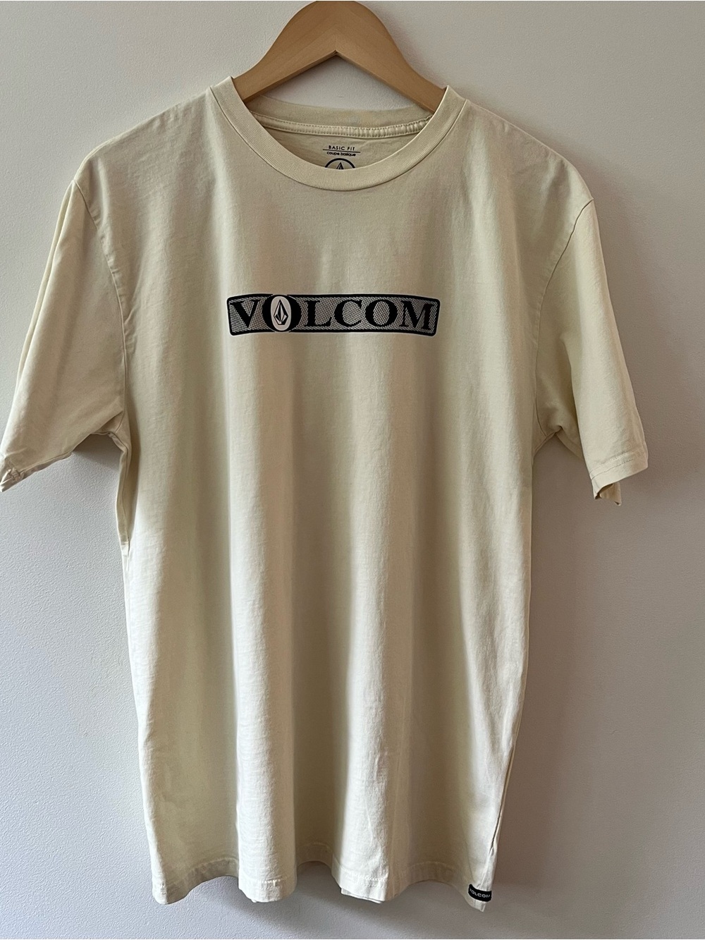 Volcom Men’s Blatter Basic Fit Butter Yellow Graphic Logo Crew T-Shirt M EUC